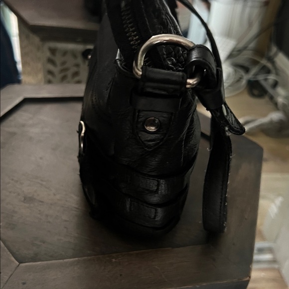 🛑 1 hour sale. Frye, Black Leather Crossbody Bag w/ Buckle Details, lovely - Picture 9 of 9